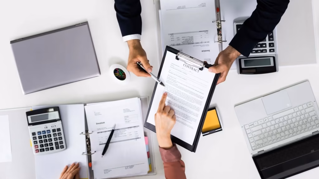 Revisión de contrato y facturas para la obtención de subvención en proyectos técnicos de ingeniería.