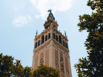View of the Giralda in Seville. Strategic alliance between Arfinca and IN DIEM Abogados in Seville.