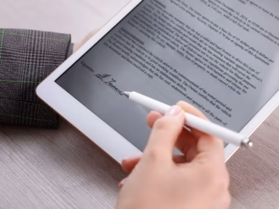Person using a tablet in an office. Electronic signature and evidence in e-commerce.