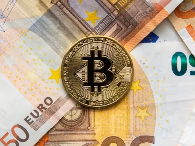 Bitcoin coin on euro banknotes to represent CNMV regulation of CASP licences under MiCA.