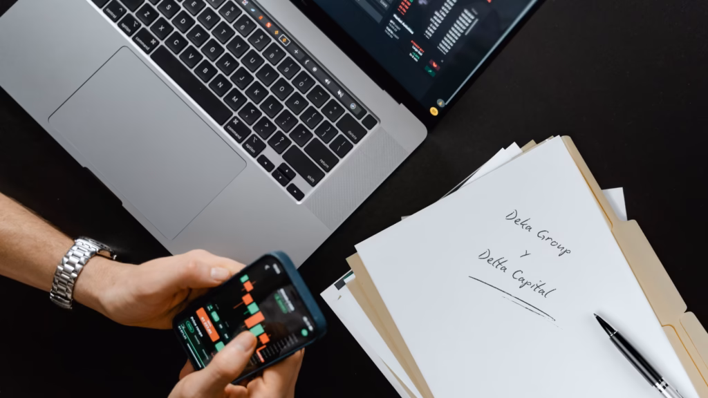 Investigación de la posible relación entre DEKA GROUP y DELTA CAPITAL en plataformas de inversión online